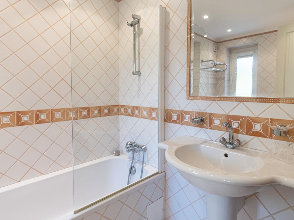 Moradia T5 com Piscina e Jardim em Lagoa, Faro - Image 17