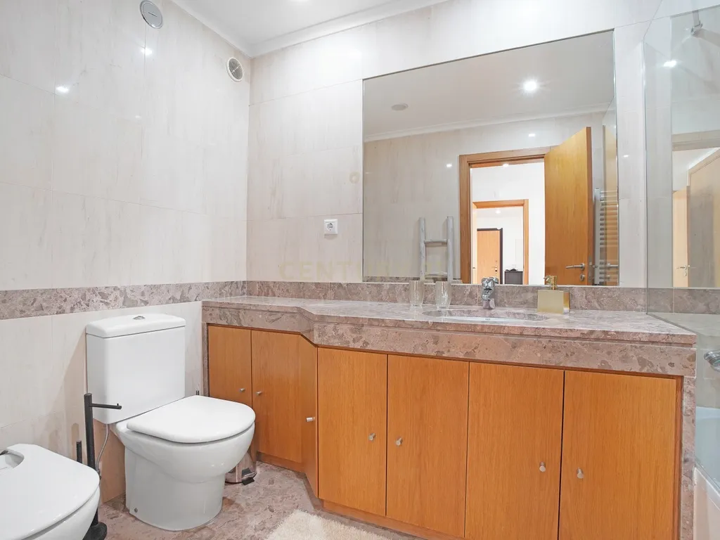 Apartamento T5 Duplex de Luxo para Arrendamento – Avenida do Brasil, Lisboa - Image 20