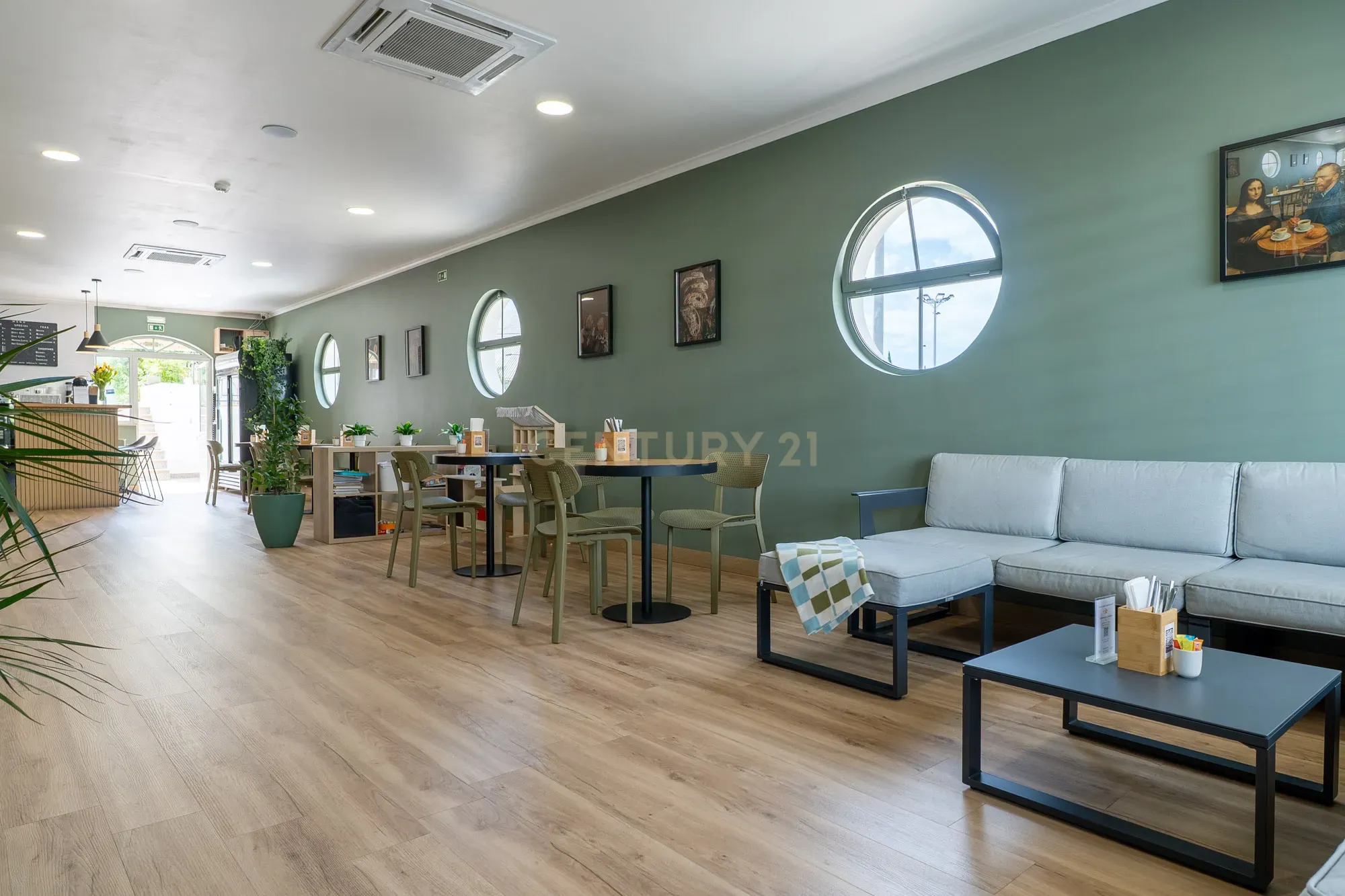 Fotografia 4 de Café-Padaria Artesanal — Imóvel + Negócio Operacional | Chave na Mão | Albufeira