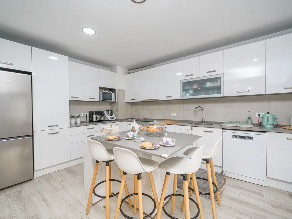 Apartamento T4 renovado | 175 m² | 3 varandas | Bairro do Liceu, Setúbal - Image 10