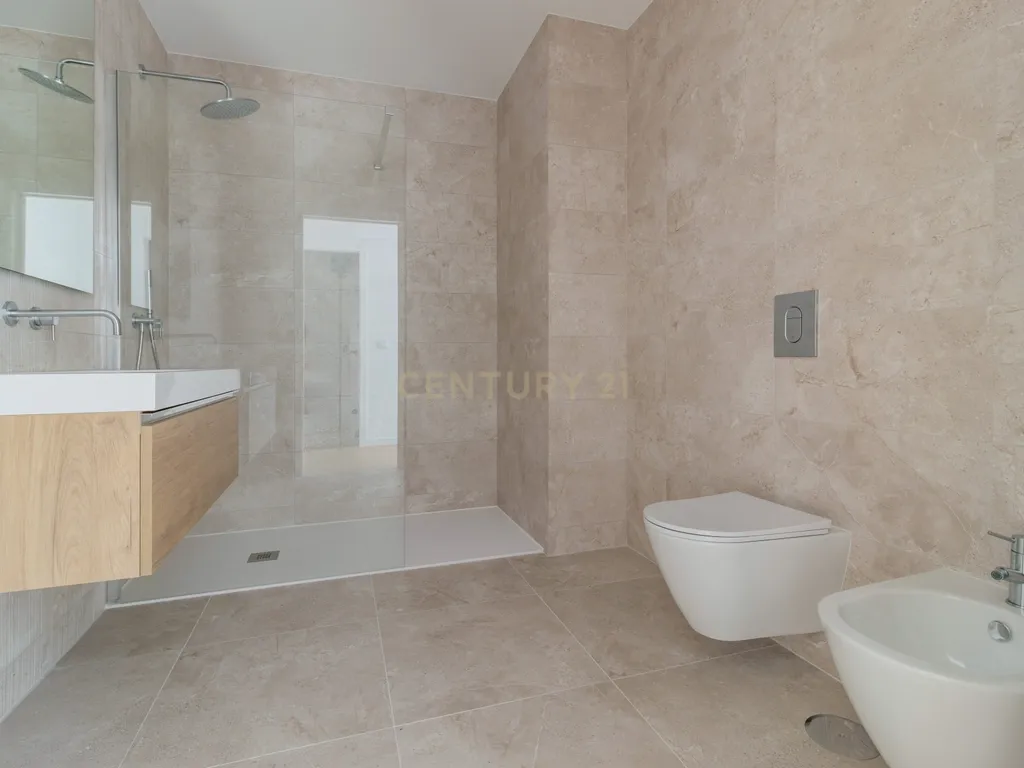 Excelente Penthouse T2 NOVA a 300 metros da praia - Image 19