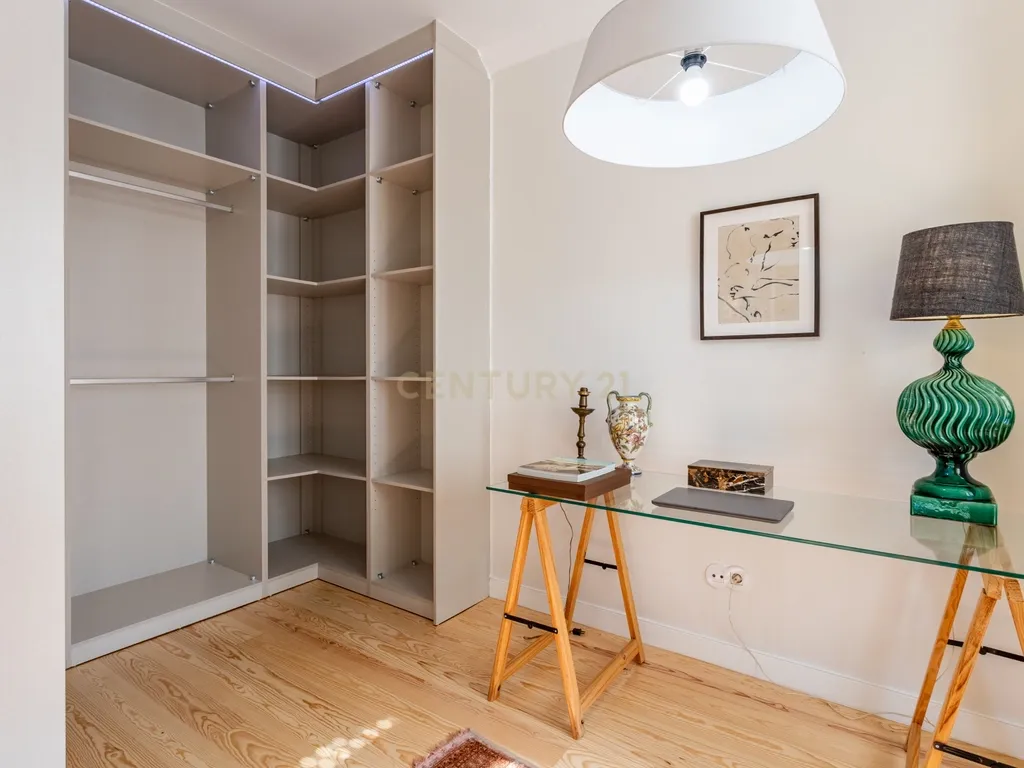 Apartamento T3 com charme lisboeta e vista sobre a cidade - Image 26