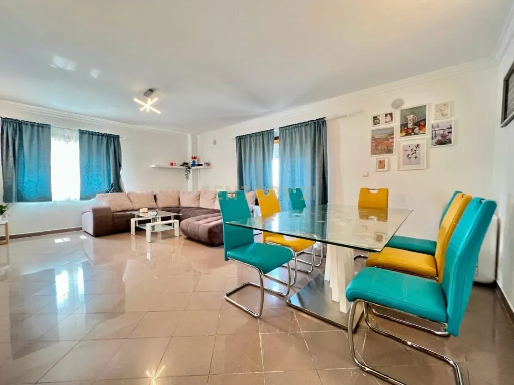 Apartamento T3 em Azambuja com Vista Panorâmica e Garagem - Image 12