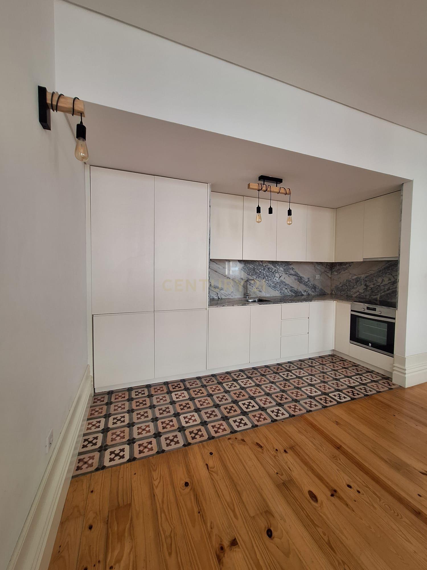Apartamento T2 moderno na Rua do Bonfim, Porto. - Image 12