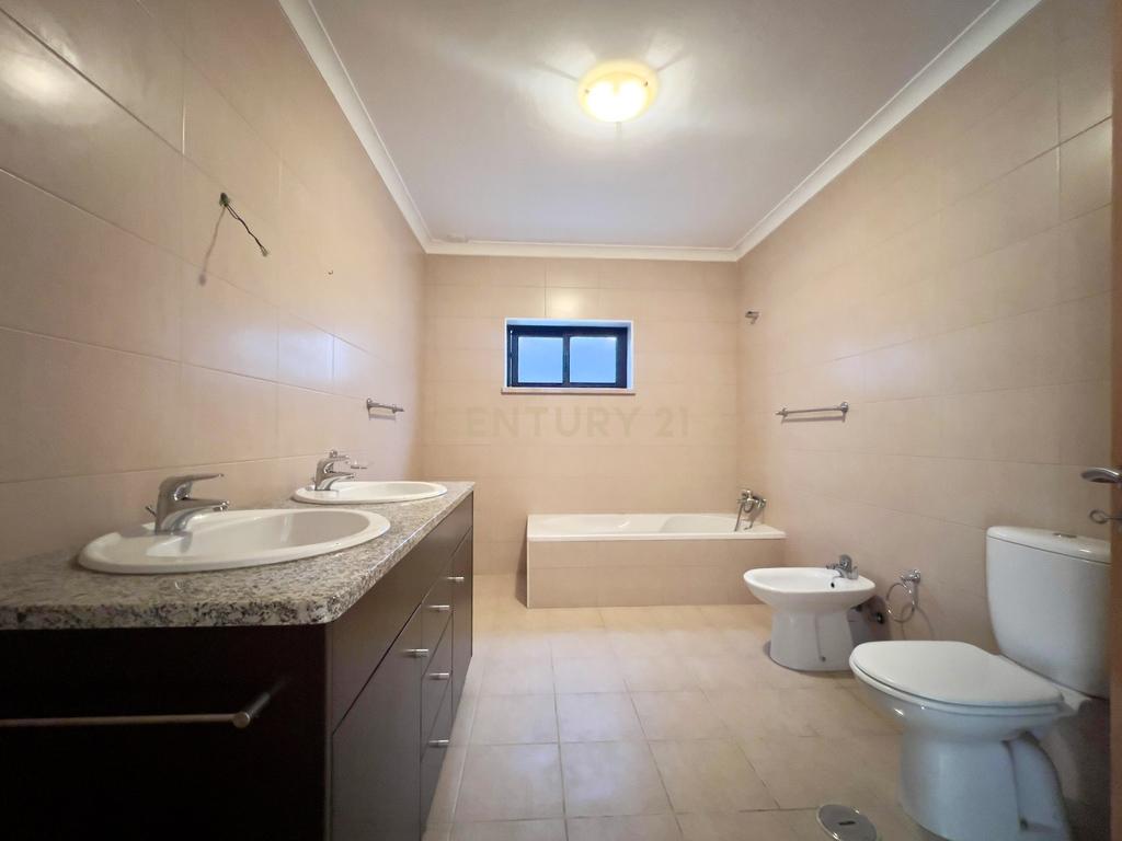 Moradia  em Calvete, Alqueidão, Figueira da Foz, Coimbra com Jardim e Boa Exposição Solar - Image 13