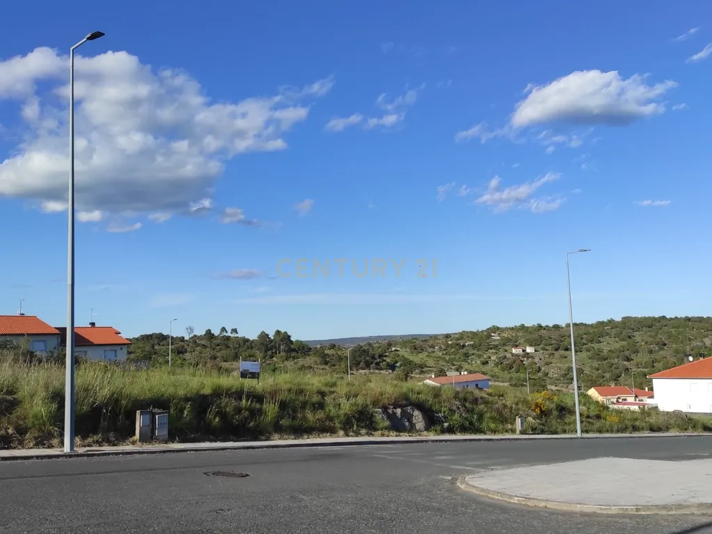 Terreno para Construção em Miranda do Douro - 312m² - Image 3
