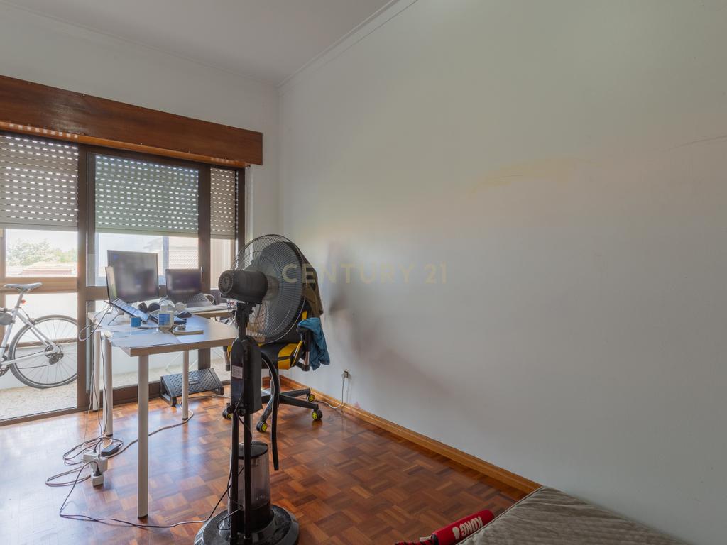 Apartamento T4 convertido em T3 - Centro do Barreiro - Image 26