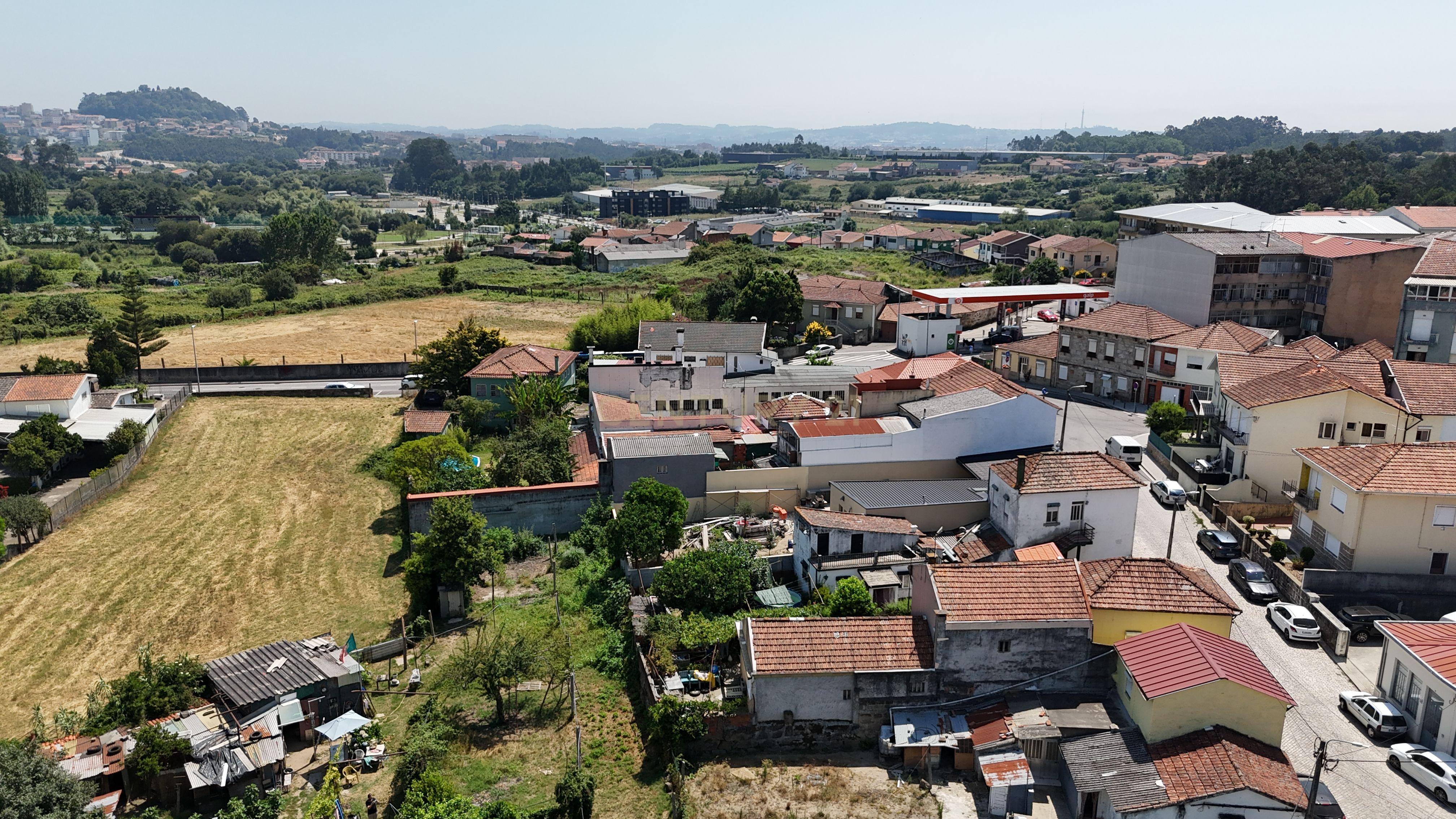 Fotografia 7 de TERRENO PARA CONSTRUÇÃO EM FÂNZERES | METRO | 1714M2
