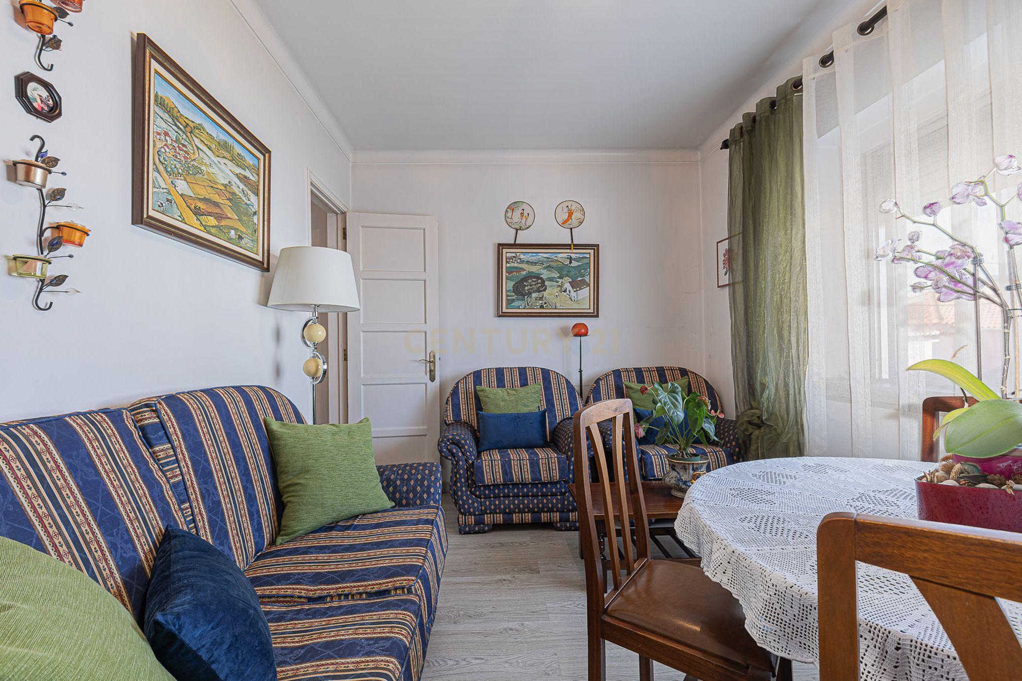 Fotografia 9 de Apartamento T2 parcialmente renovado — Porto Salvo