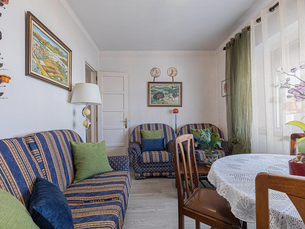 Apartamento T2 parcialmente renovado — Porto Salvo - Image 9