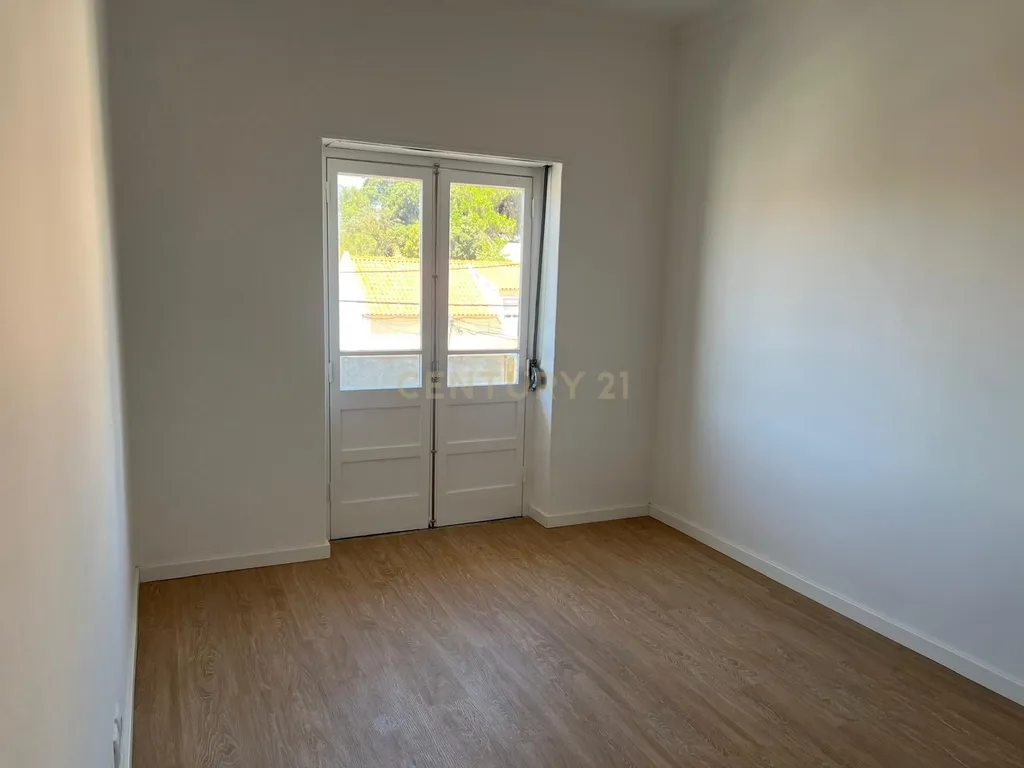 Apartamento T3 para arrendamento em Torre da Marinha, Seixal - Image 5