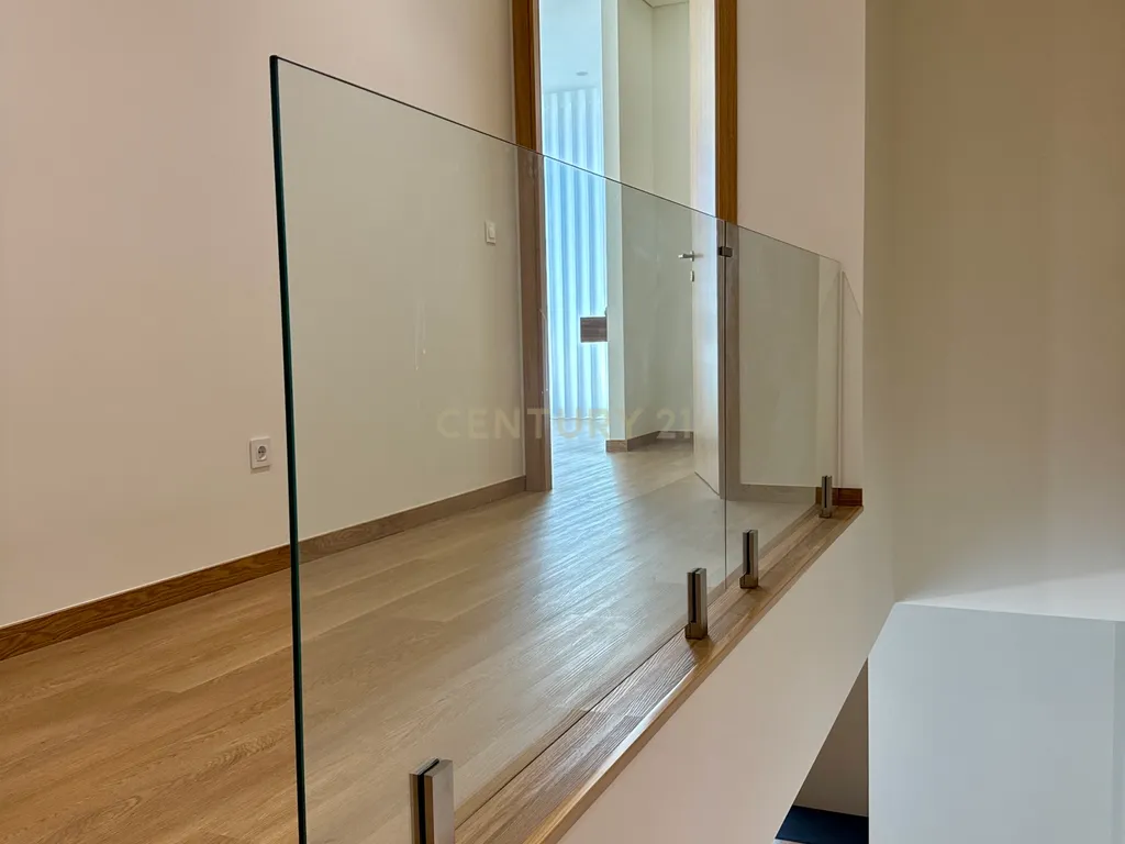 Moradia Contemporânea de Três Frentes | Gondomar, Porto - Image 24