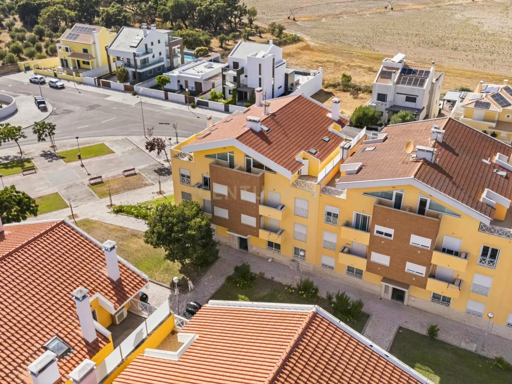 Duplex Exclusivo | 1 Quarto + 3 Suites | Terraços | Vista Panorâmica sobre o Estuário do Tejo - Image 33