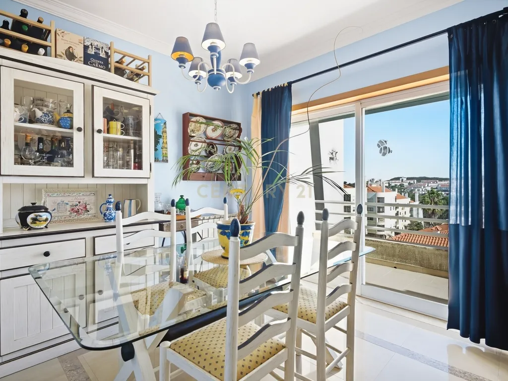 Apartamento T3 com 2 varandas, suíte e garagem no Cacém - Image 4