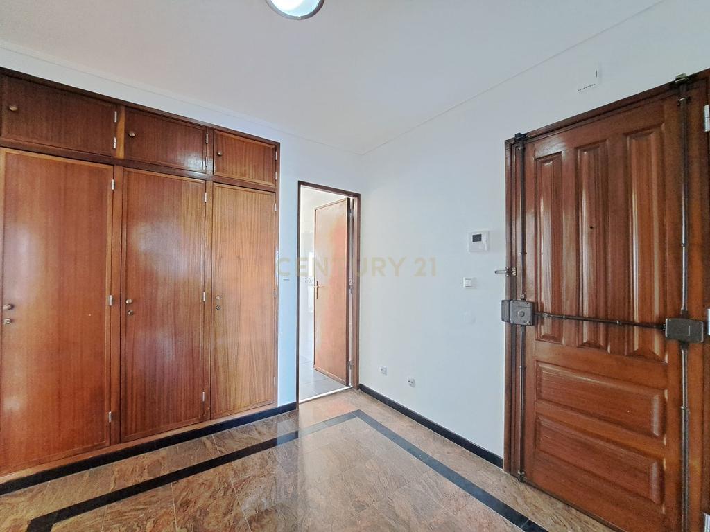 Apartamento T3 com 121m2 para arrendamento no Areeiro, Lisboa - Image 15