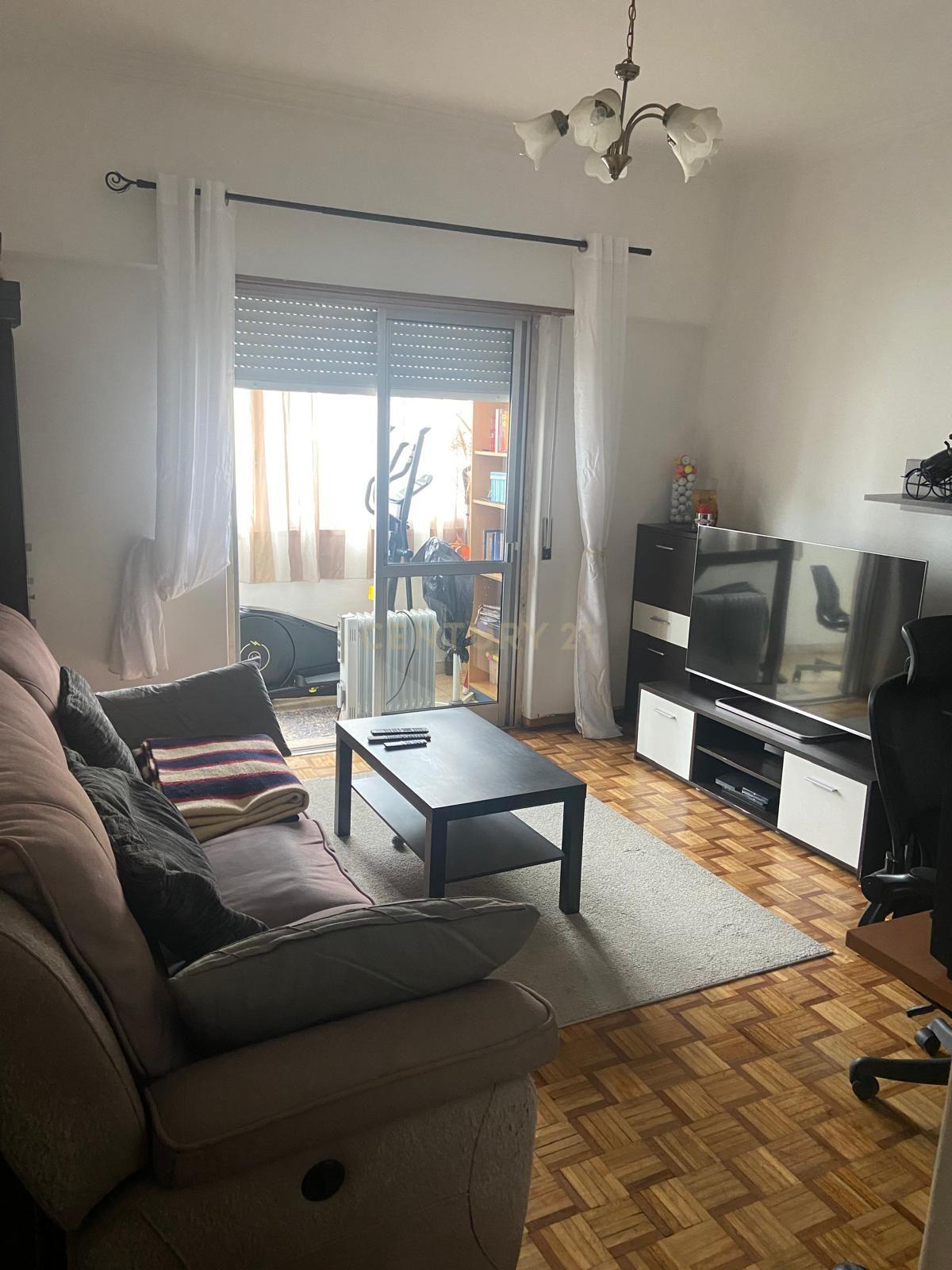 Apartamento T3 na Rua Dr. António José de Almeida, Póvoa de Santo Adrião - Image 7