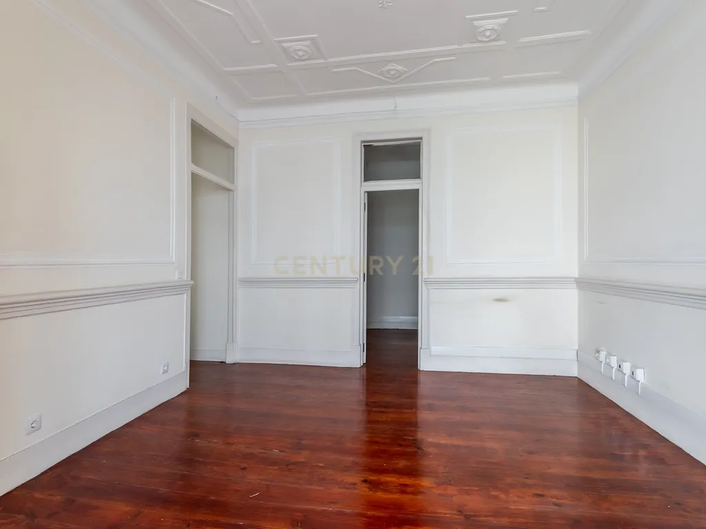 Loja/Escritório com apartamento de 150m2 com acesso a pessoas de mobilidade reduzida - Image 15