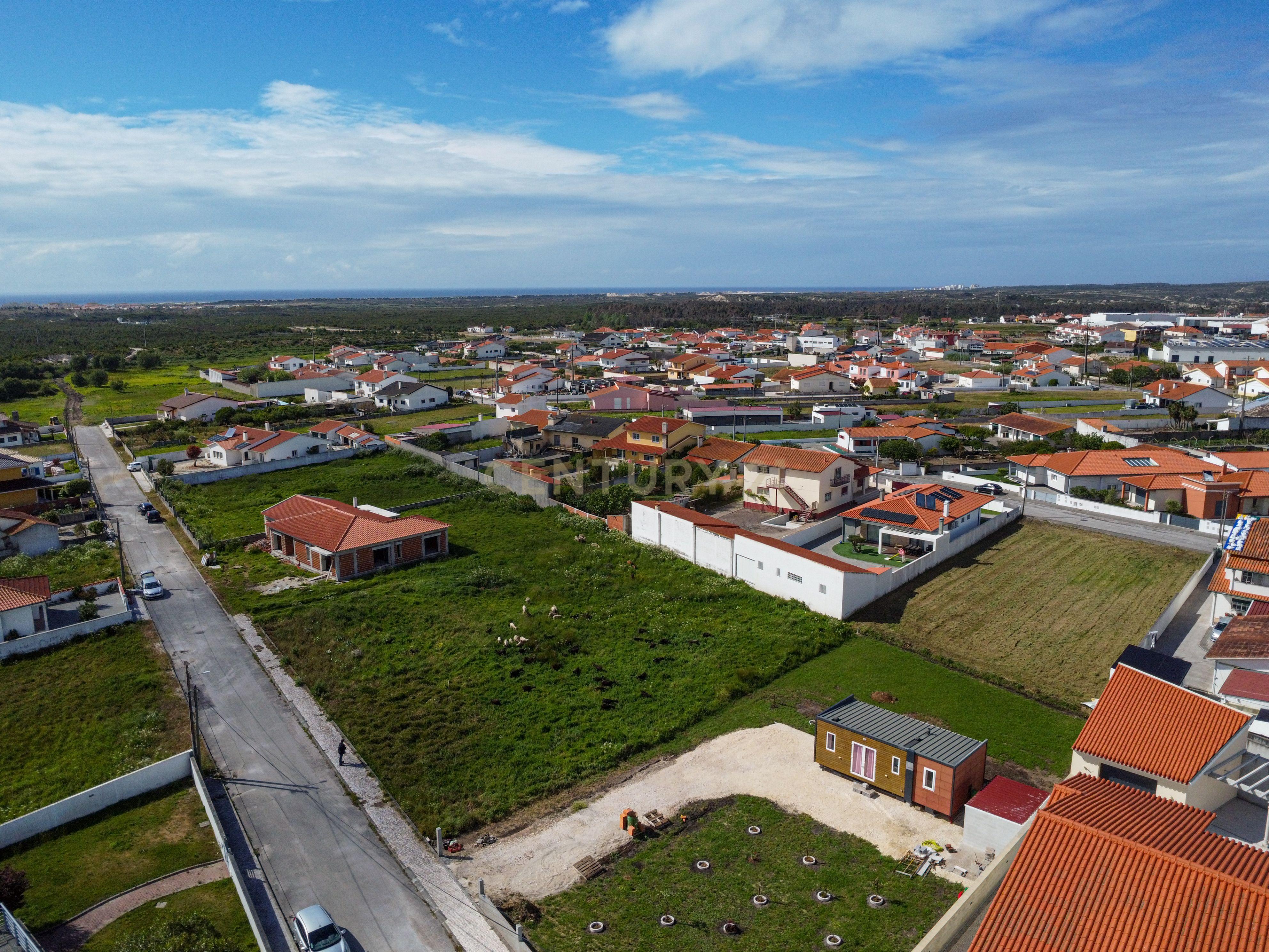 Fotografia 5 de TERRENO URBANO PARA CONSTRUÇÃO EM VIEIRA DE LEIRIA COM  1.039 m²