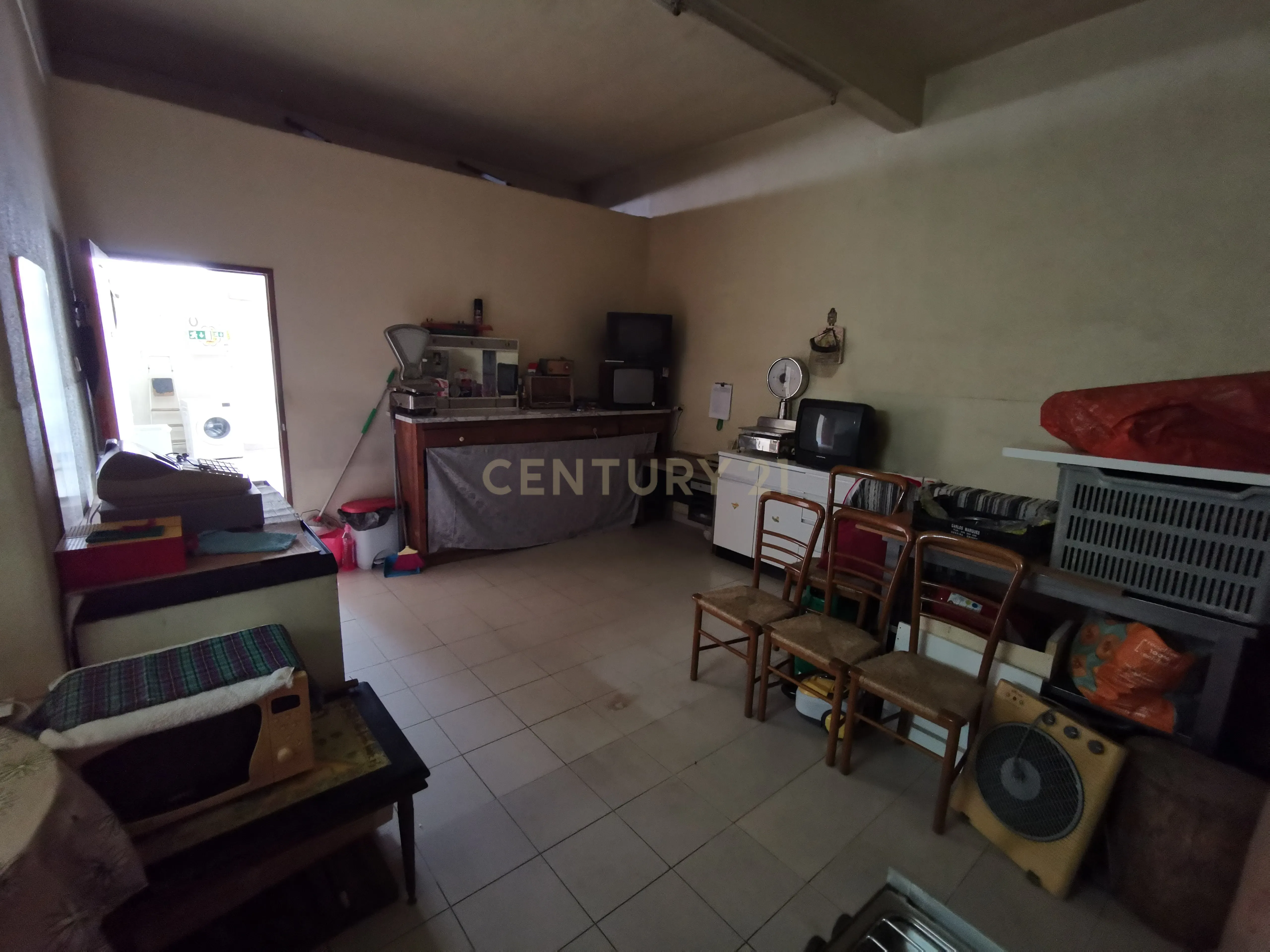 Fotografia 7 de Vende-se Loja , ou Garagem  ou outros ramos de Negócio- Cova da Piedade- Barrocas