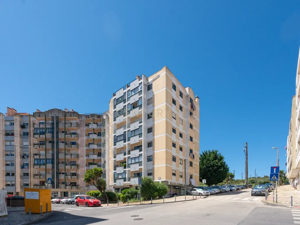 Apartamento T3 com 120m² | Sala com Lareira | Excelentes Áreas e Luz Natural em Algueirão - Image 24