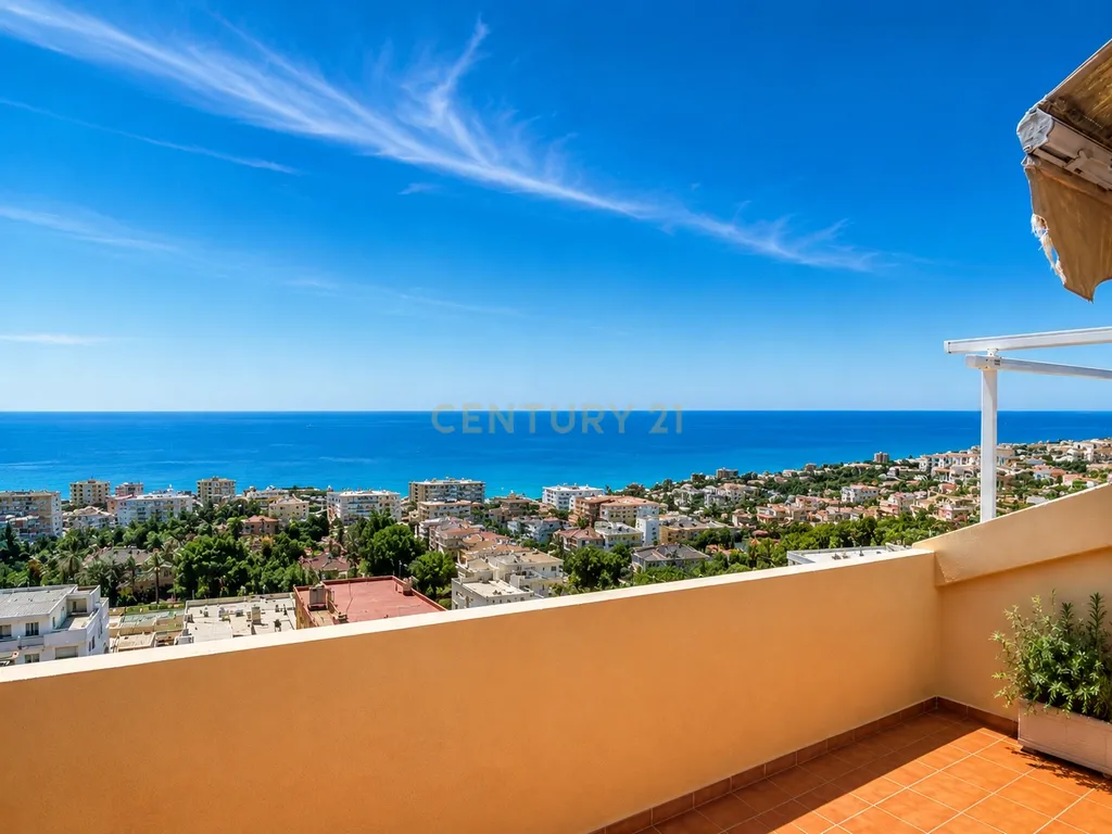 Ático Dúplex con vistas al mar en centro de Arroyo de la Miel, Benalmádena - Image 1