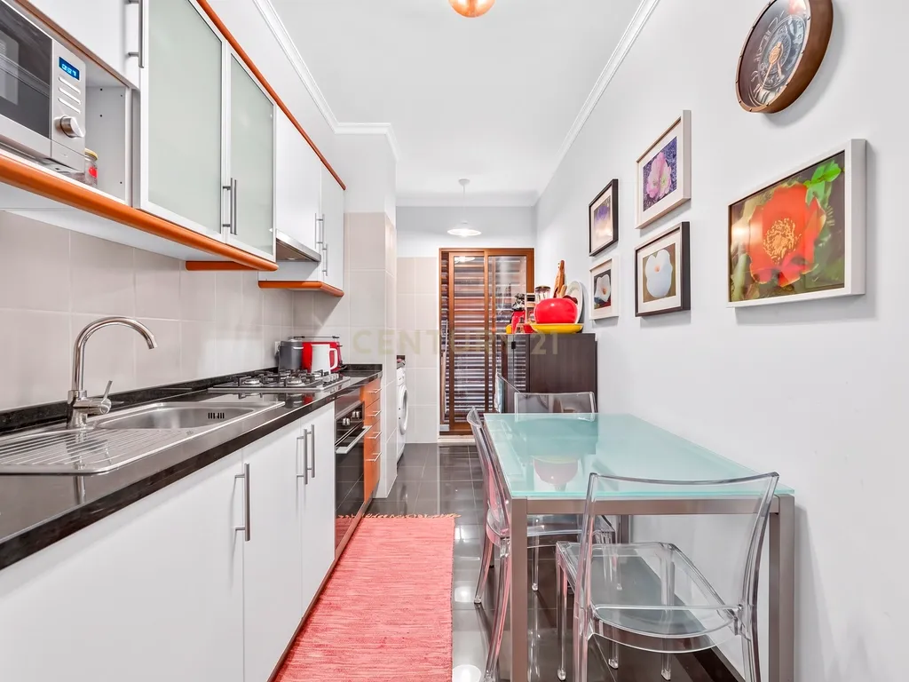 Apartamento T1 com Boas Áreas em Santo António, Funchal - Image 7