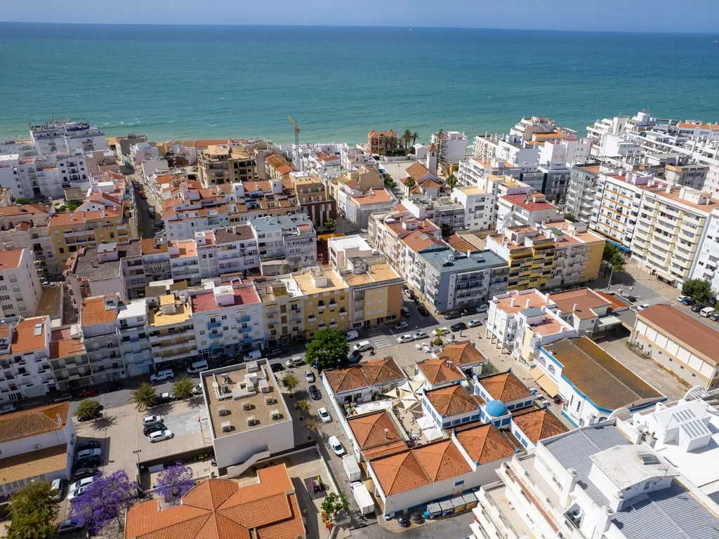 T3 Renovado a 50 Metros da Praia em Armação de Pêra - Image 35