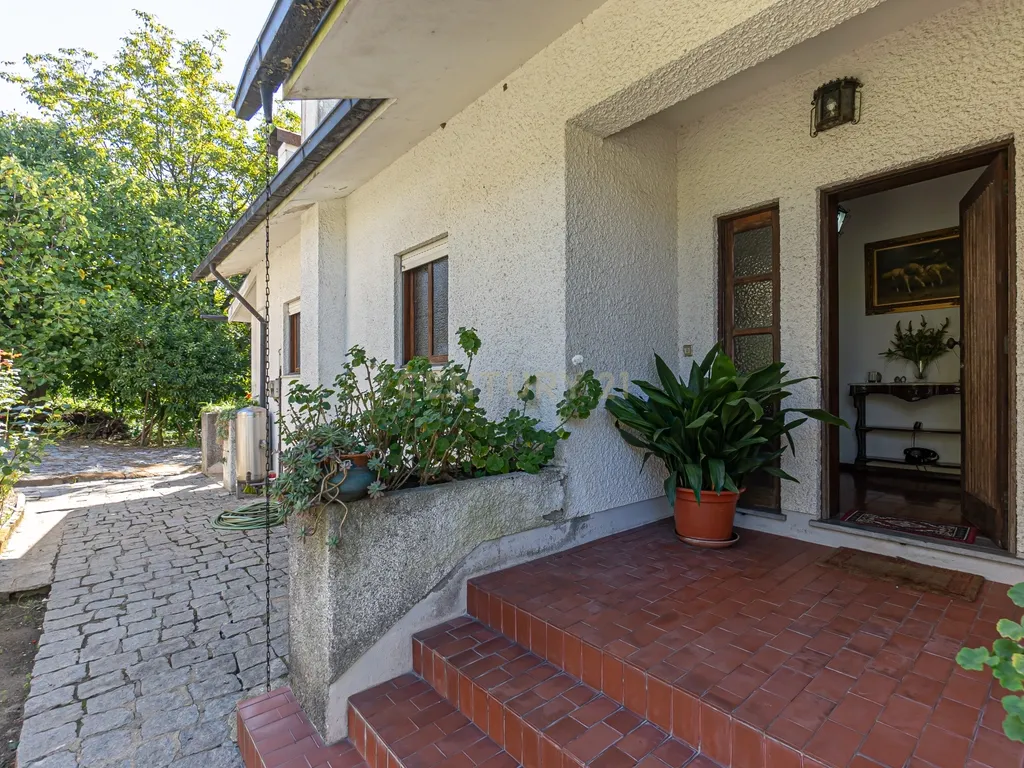 Moradia Térrea V3 na primeira linha dos Rios Douro e Tâmega com amplo jardim e garagem - Image 9
