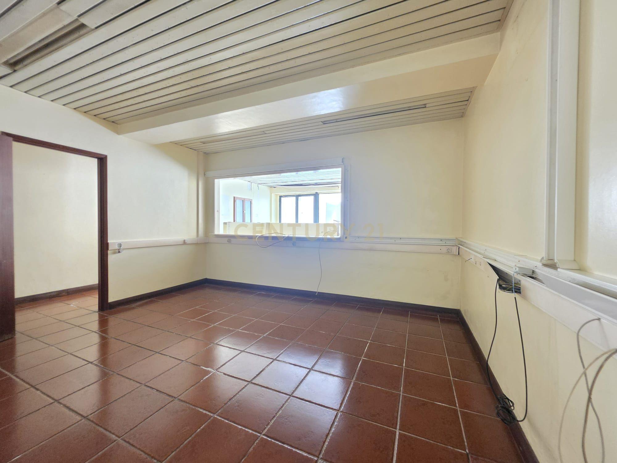 Fotografia 7 de Espaço Comercial | 111 m² | Rua de Lisboa | Excelente Localização