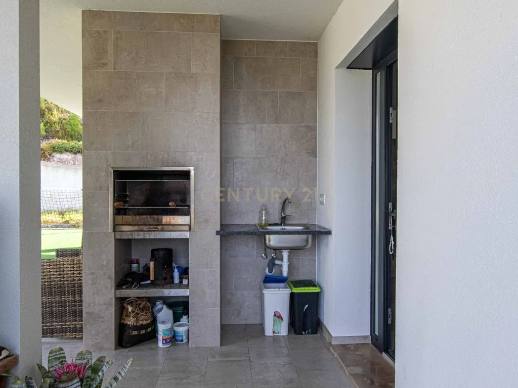Moradia T4 semi-nova com Piscina, Garagem + Parcela de Terreno Rústico e Vista Serra | Salgueiro, Pombal - Image 13