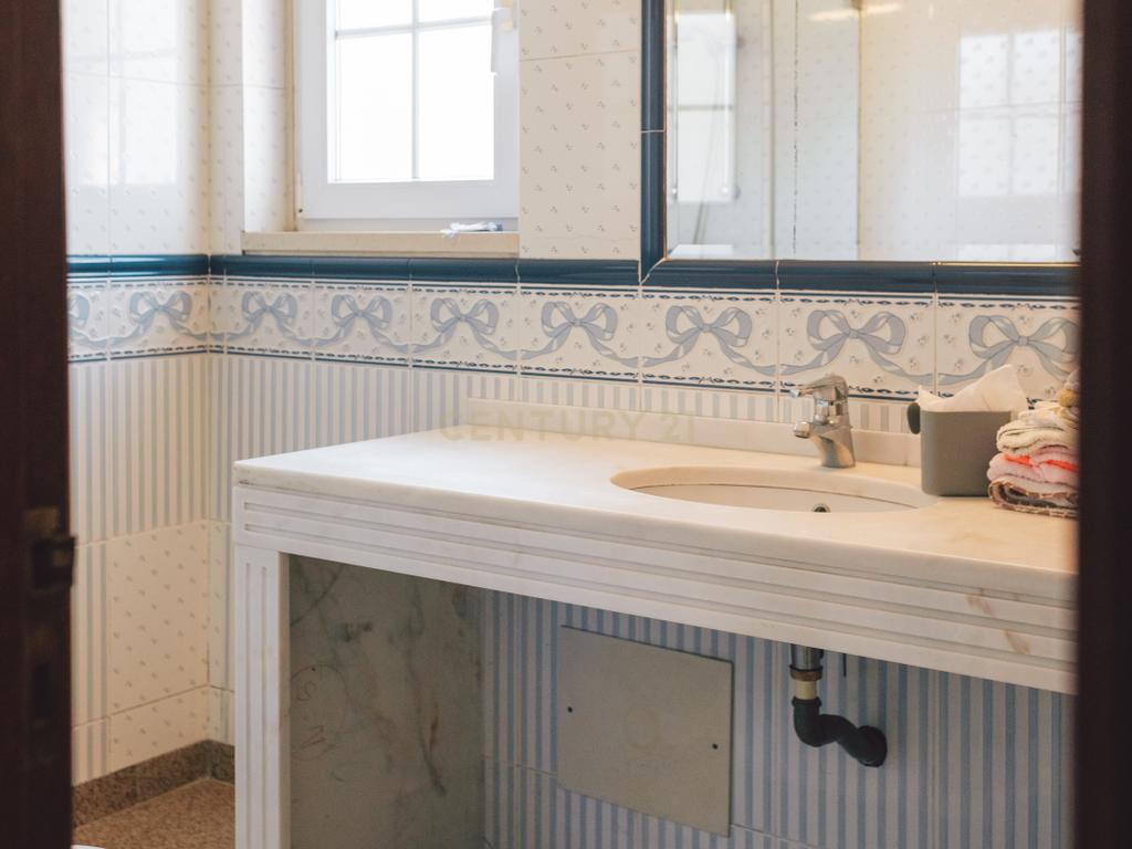 Moradia Isolada T4+2 com Piscina | Lazarim – Charneca da Caparica - Image 13