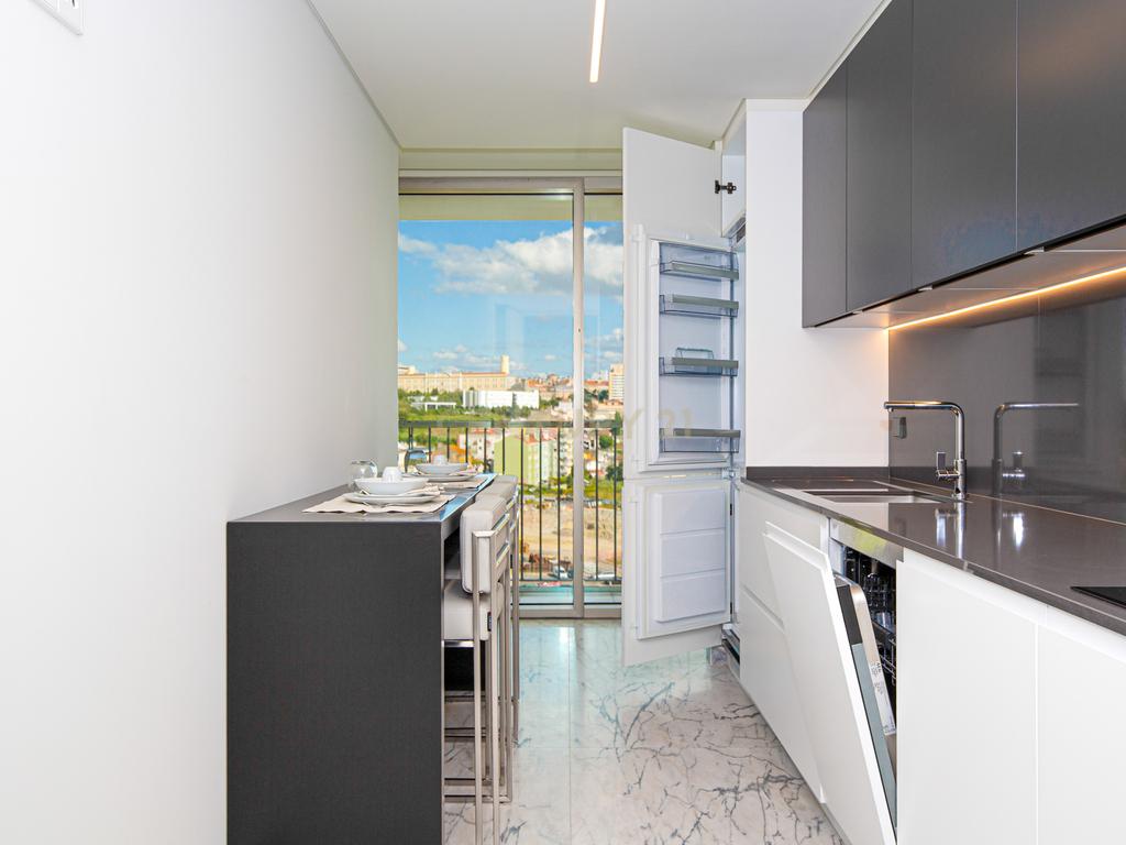Apartamento de Luxo com 3 Quartos Virado a Sul na prestigiada Infinity Tower - Image 13