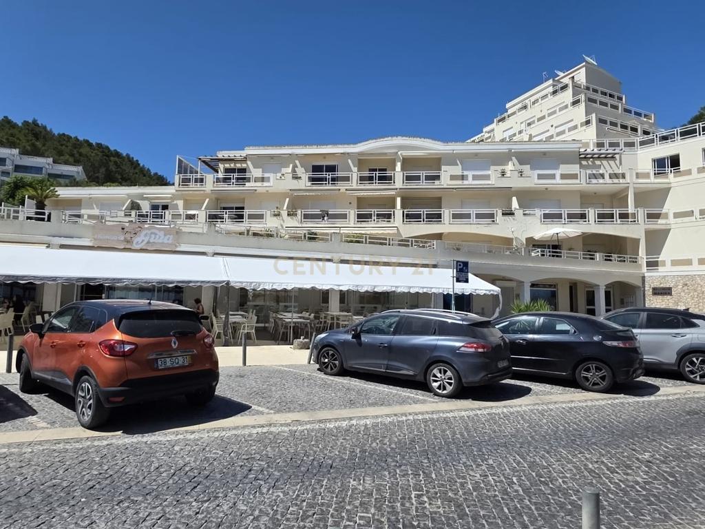  Apartamento T2 em Sesimbra, primeira linha da praia com Terraço Vista Mar - Image 2