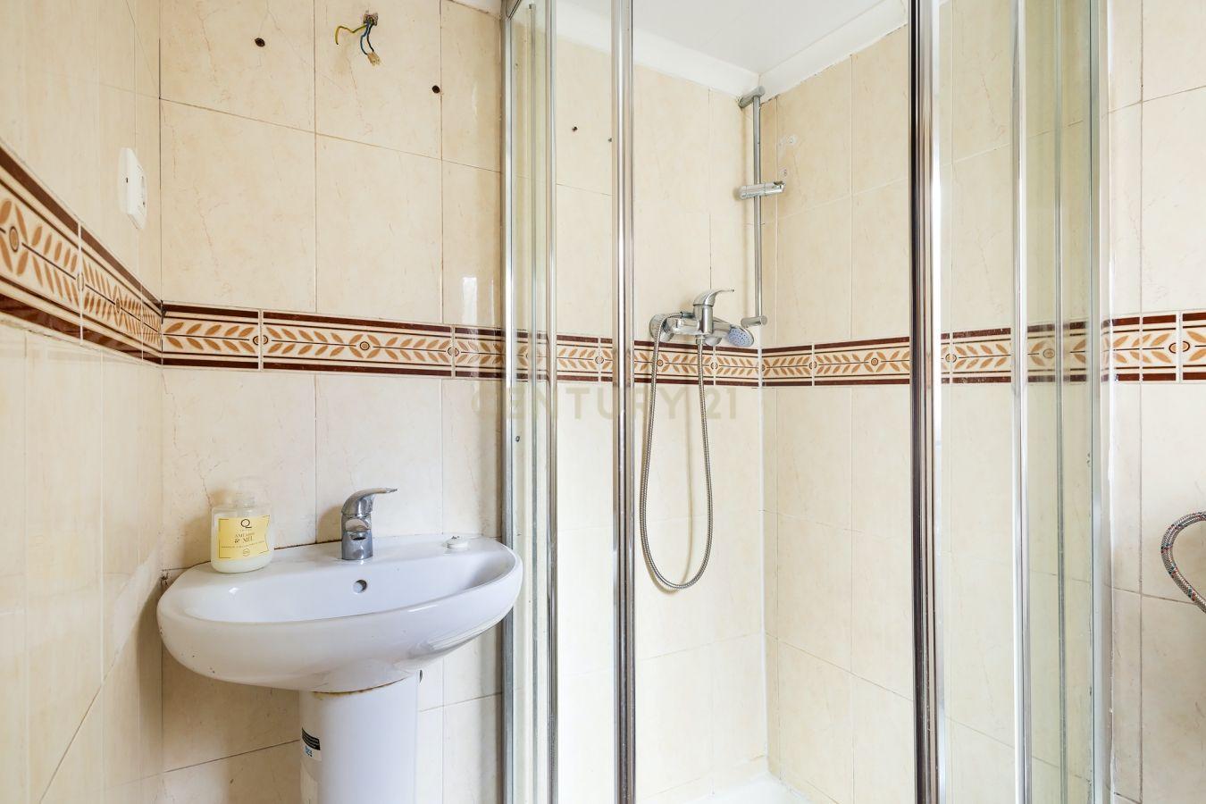 Apartamento T1 na Lapa – Lisboa | 1º Andar em prédio tradicional - Image 18
