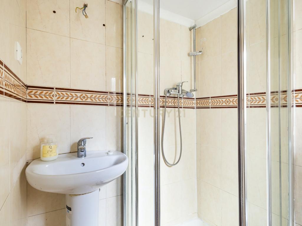 Apartamento T1 na Lapa – Lisboa | 1º Andar em prédio tradicional - Image 18