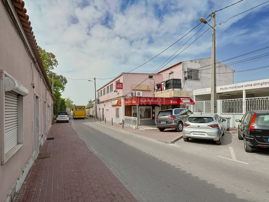 Espaço Comercial em Charneca de Caparica, Almada - Image 1