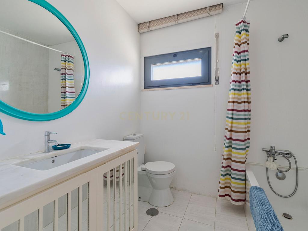 Moradia familiar T6 com anexo T1 independente, num lote com 510m² no Botequim – Charneca da Caparica, Almada - Image 22