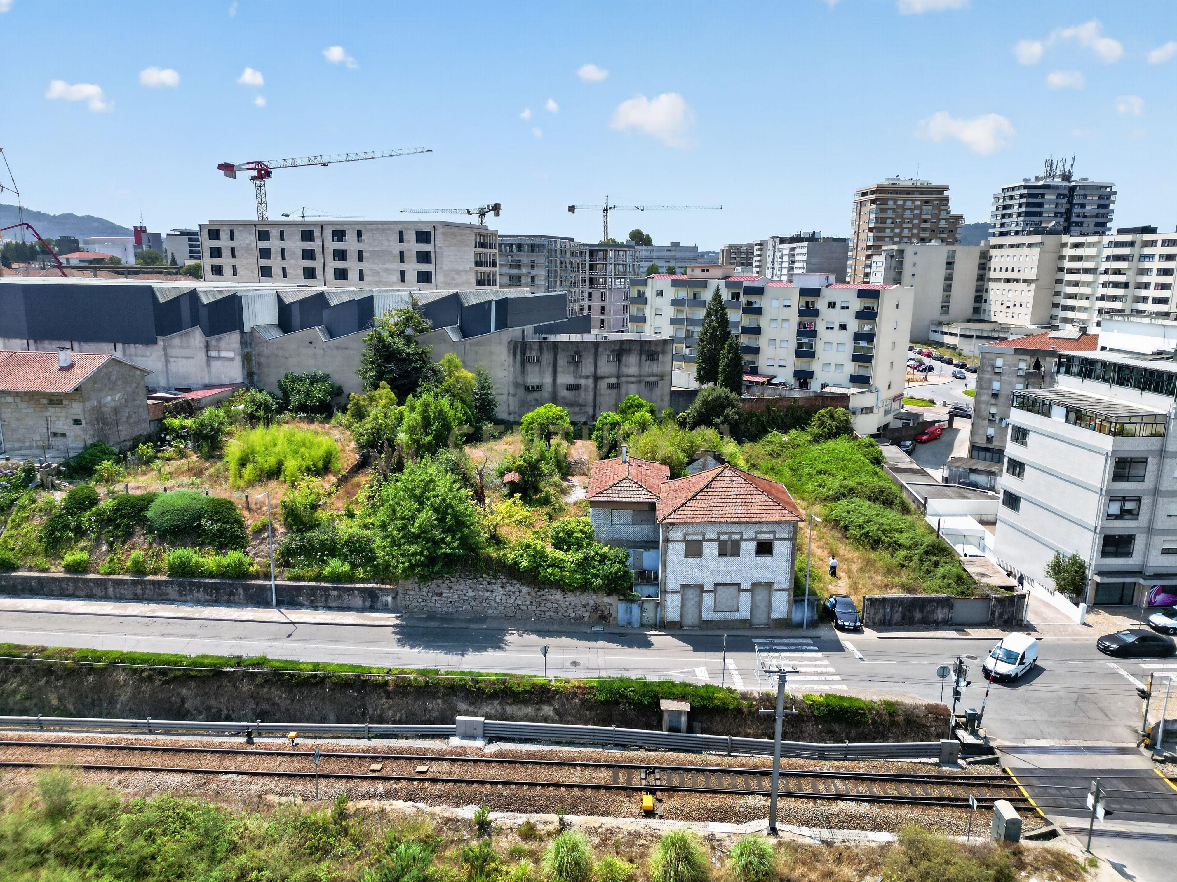 Fotografia 9 de Moradia com terreno para construção em altura em Arcozelo, Barcelos