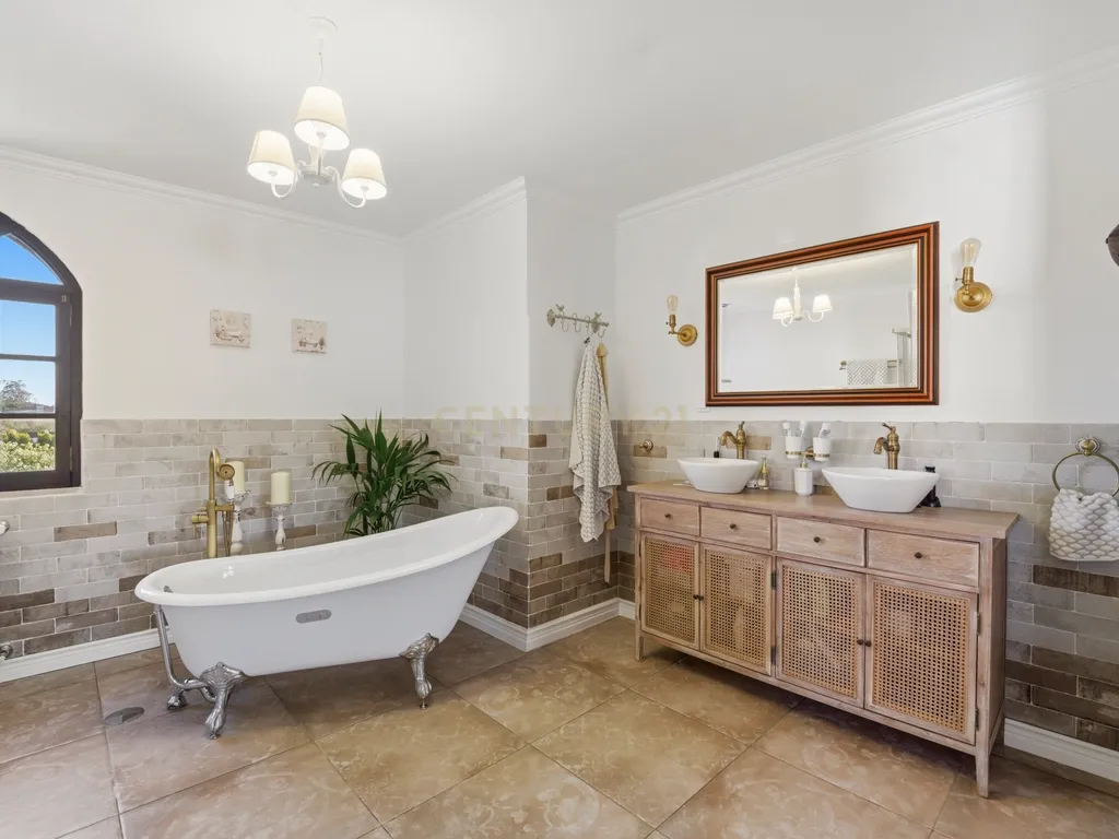 Quinta de Charme em Palmela – Renovada, Espaçosa e Pronta a Viver - Image 20