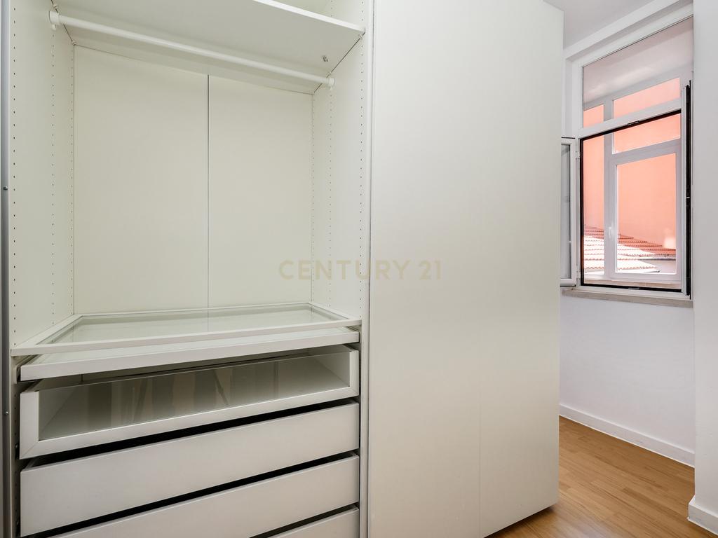 Arrendamento de Apartamento T3, Renovado, na Lapa - Estrela - Image 22