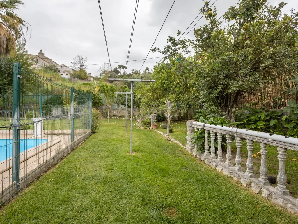 Fantástica Moradia Versátil com Piscina e Jardim, junto a serra da Arrábida – Setúbal - Image 10