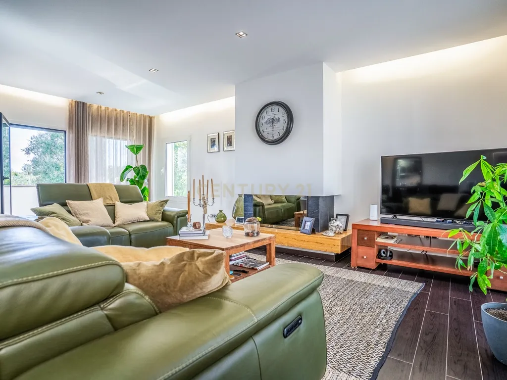 Moradia Moderna e Eficiente com 4 Quartos Próxima de Leiria - Image 7