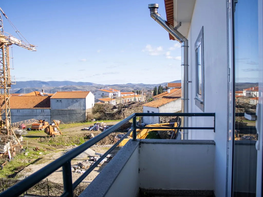 Moradia T5 Vila Nova Foz Côa - Image 23