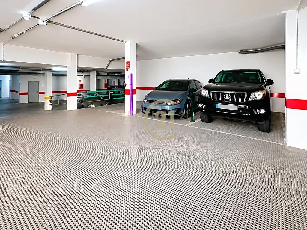 Cobertura de 5 Quartos com Terraço e Churrasqueira: Ideal para Família Numerosa ou Segregação em 2 Habitações! - Image 59