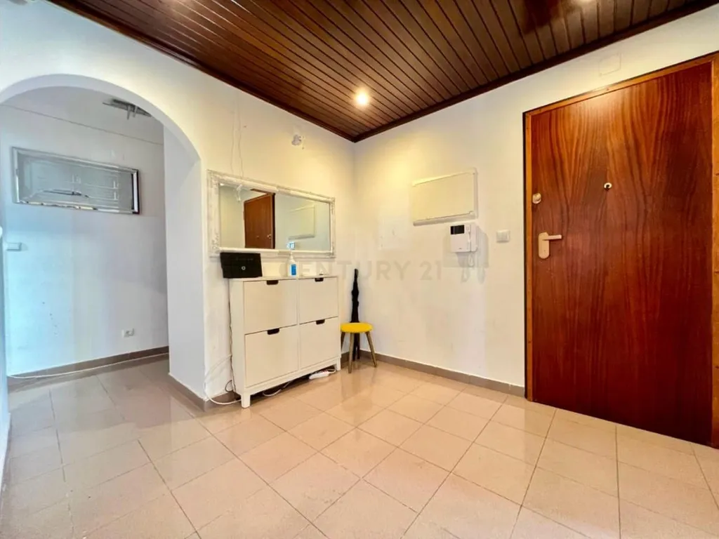 Apartamento T3 em Azambuja com Vista Panorâmica e Garagem - Image 4