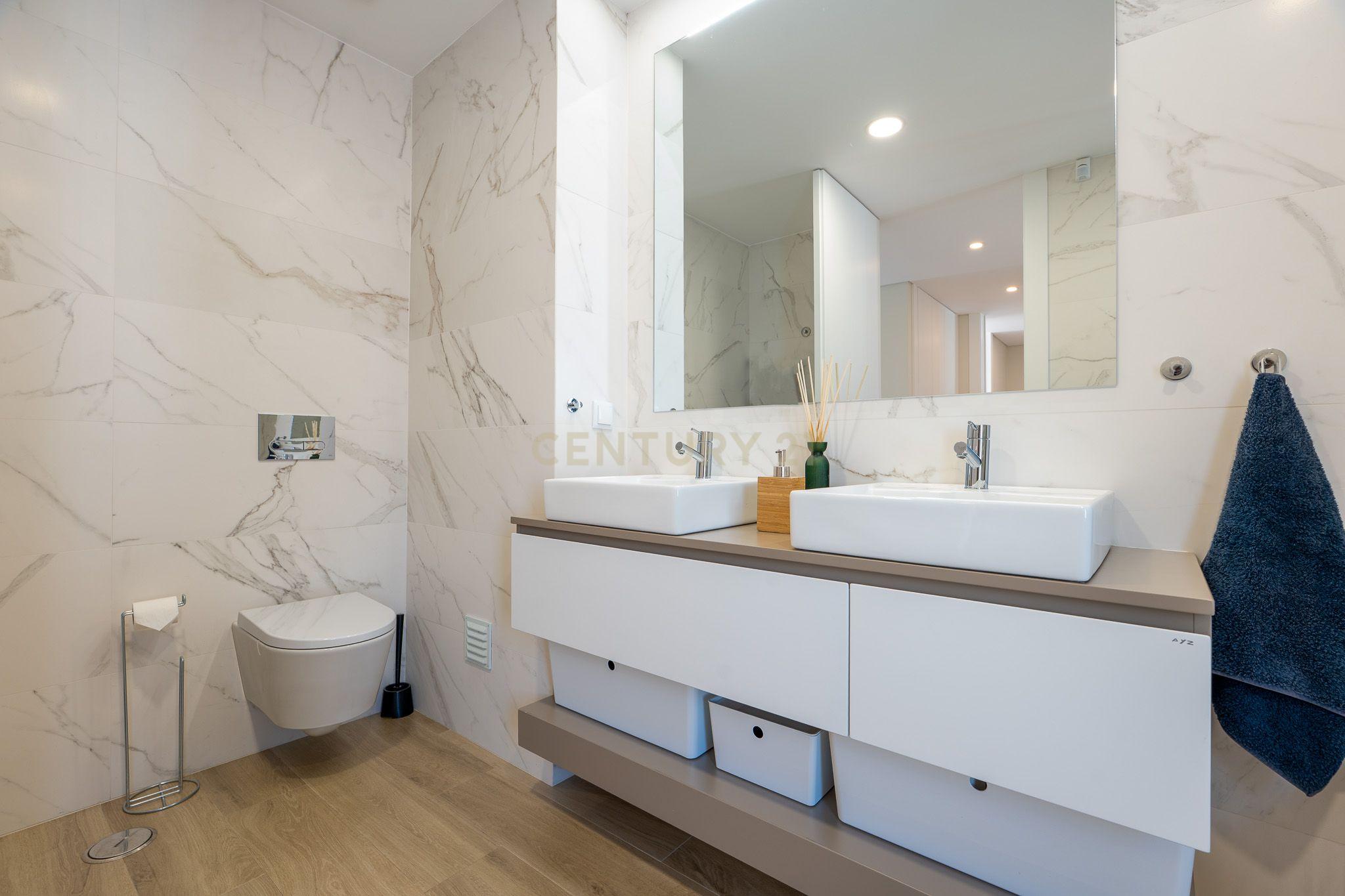 Apartamento T3+1 duplex, com terraço e estacionamento, no centro da cidade de Torres Vedras - Image 33