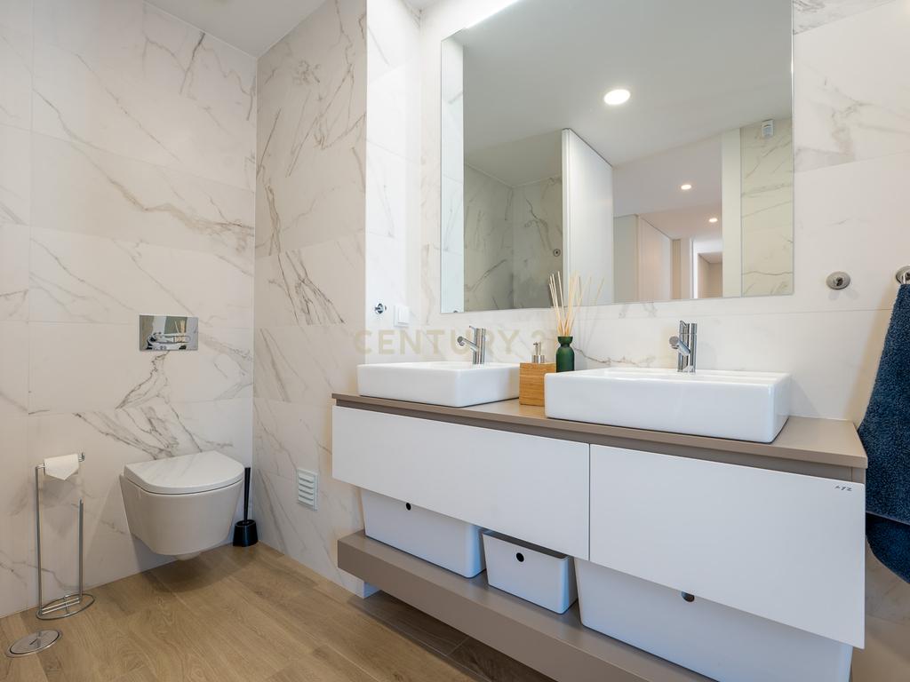 Apartamento T3+1 duplex, com terraço e estacionamento, no centro da cidade de Torres Vedras - Image 33