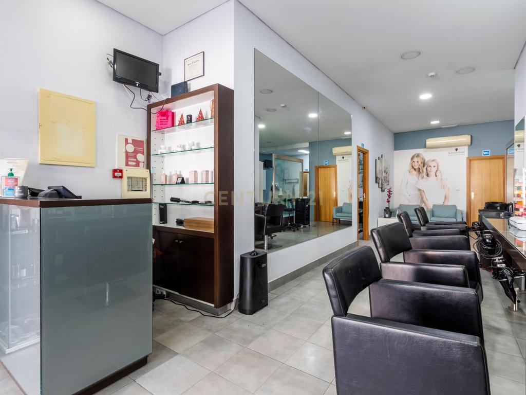 Loja com 90 m² na Quinta do Bom Retiro, Sobreda - Image 2