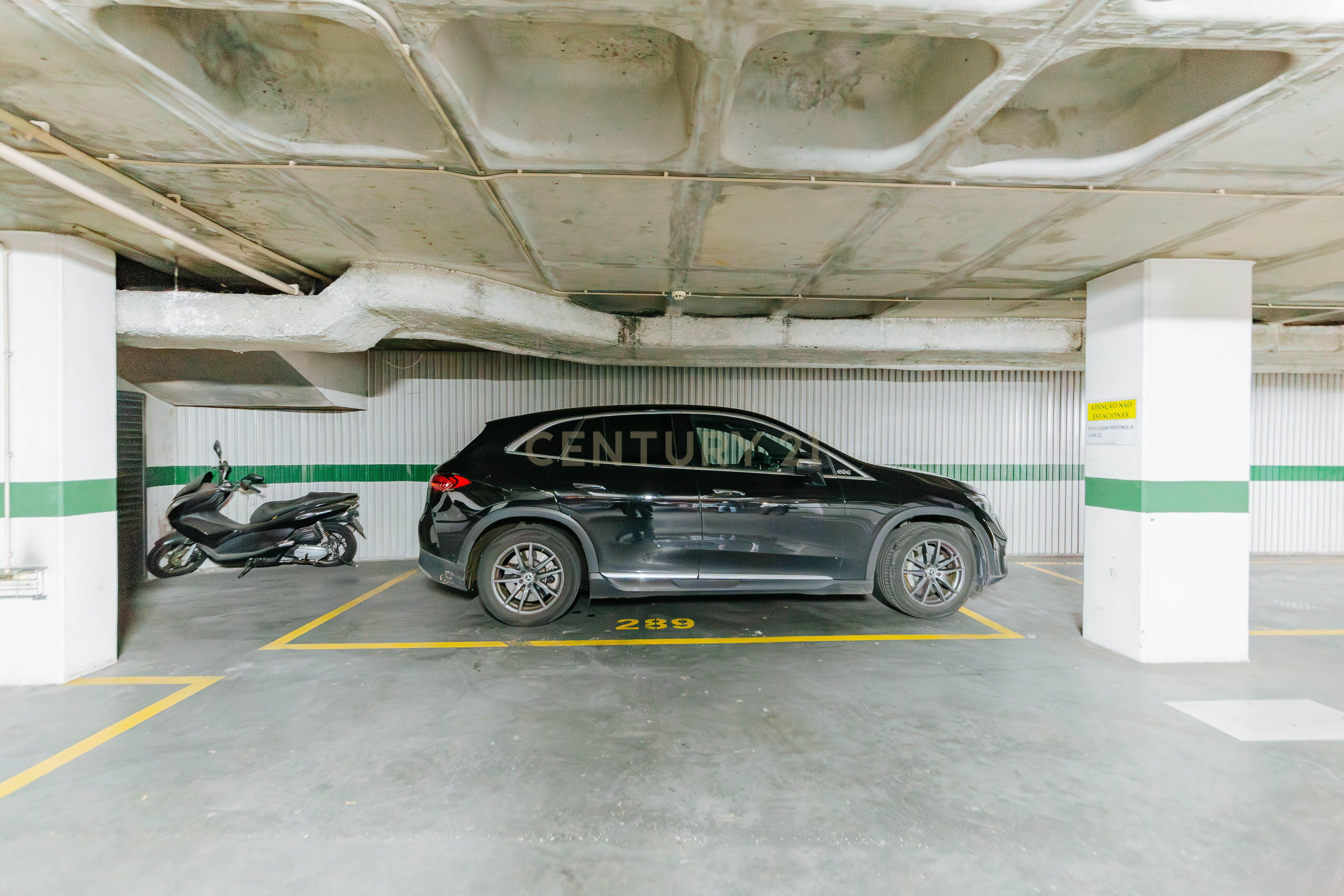 Fotografia 12 de LOJA - Galeria Comercial Benfica com estacionamento