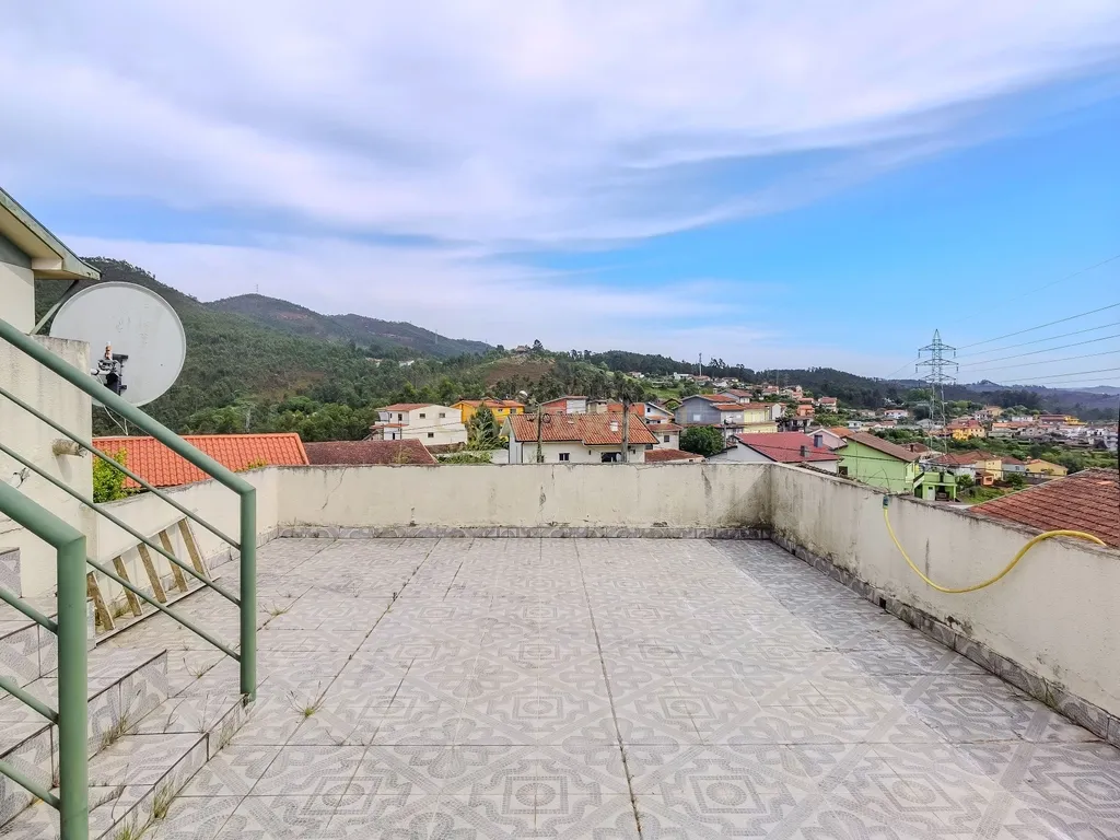 Moradia Bifamiliar T3+T3 em São Pedro da cova – Espaço, Tranquilidade e Conforto - Image 26